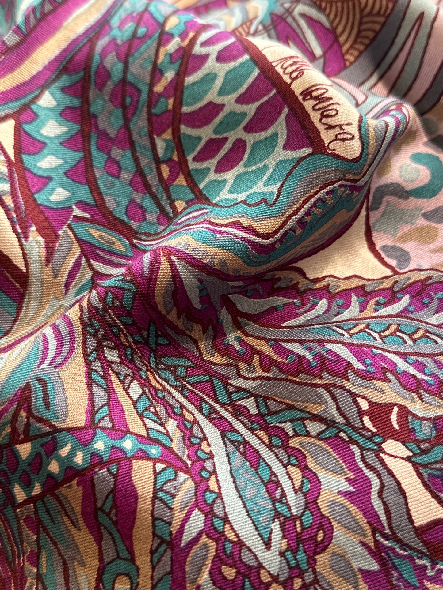 CHEETAH Tuch 100% Seide, handrolled. Pflaume & petrol, 72x72, Limited Edition 3/5