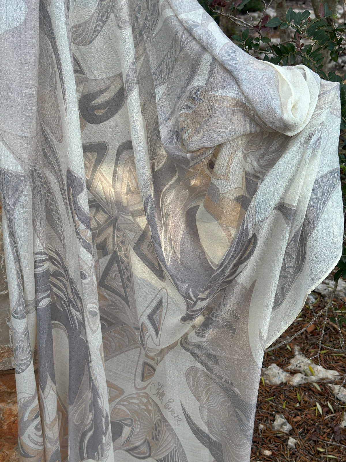 Kaschmir XL Schal „FLAMINGO GARDENS“ Limited Edition / Light beige and creme tones