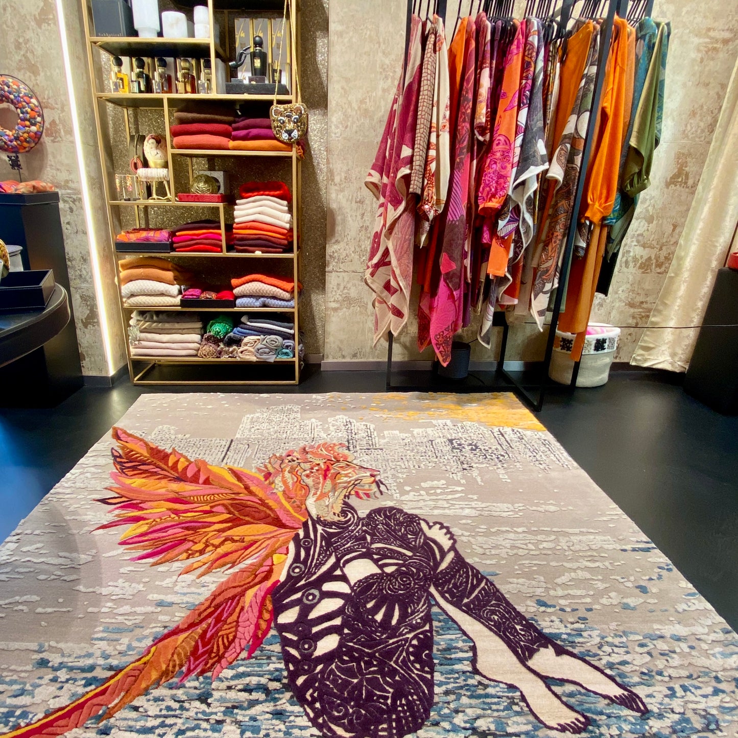 “FIREANGEL” Zeichnung als Teppich in 3 D geknüpft - 140x140 cm