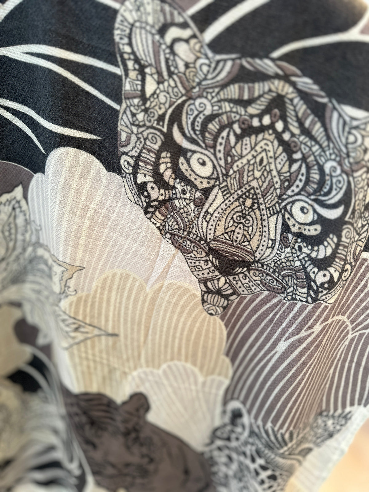 WILD FAMILY BONDS Kaschmir Cape/Stola - Farben Schwarz, Weis, Taupe, Grau, Creme Beige - Limited Edition #5