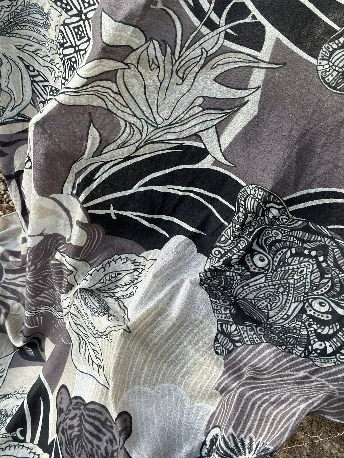 WILD FAMILY BONDS - leichter Kaschmirschal - beige black & taupe - Limitiert auf 5 Stück