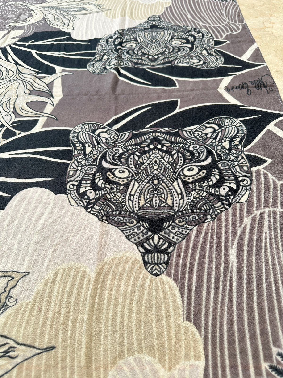 WILD FAMILY BONDS - leichter Kaschmirschal - beige black & taupe - Limitiert auf 5 Stück