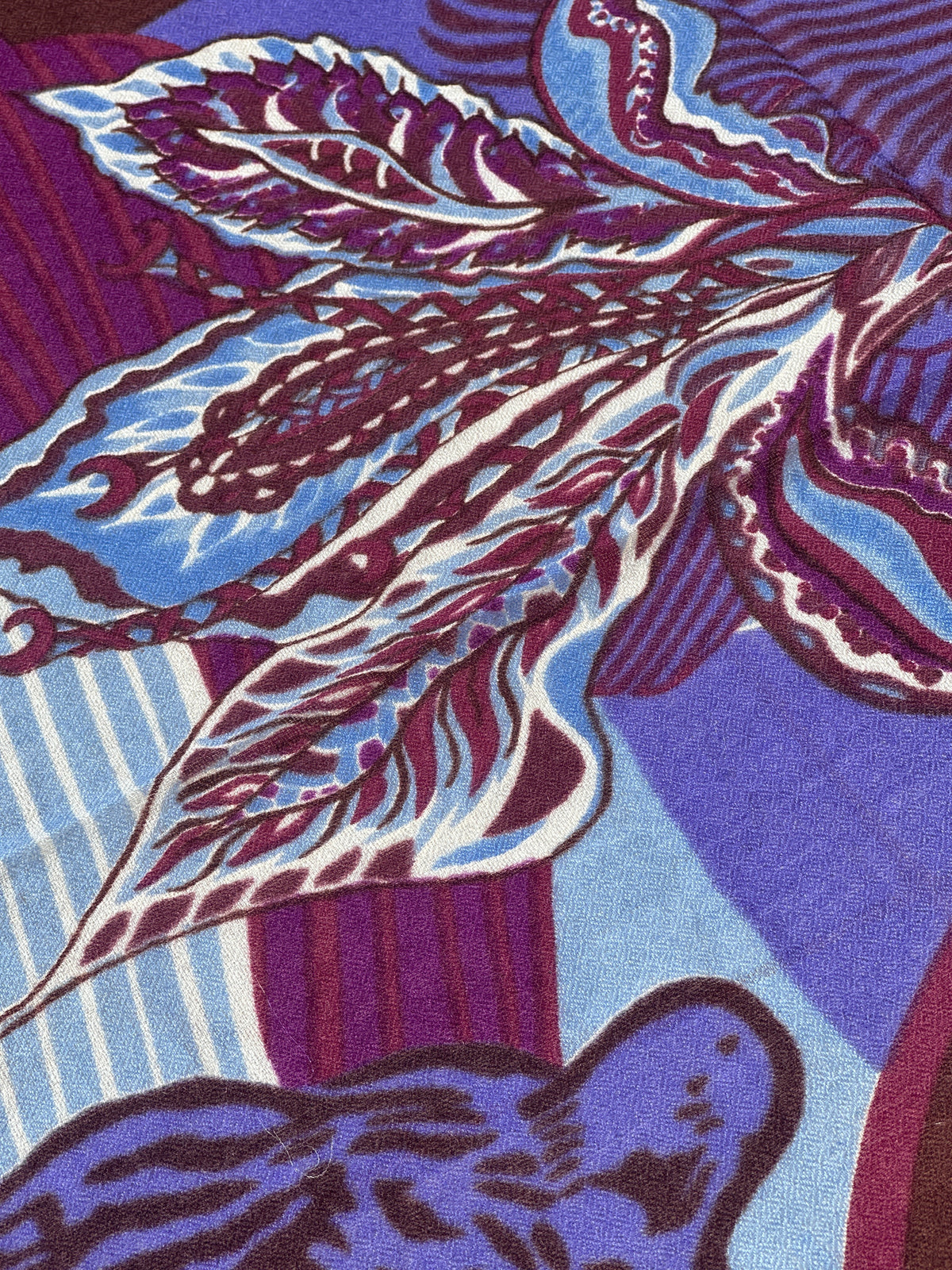 WILD FAMILY BONDS leichter Kaschmirschal 140x200, Farben Blau, Lila, Burgund, Plaume - Limitiert auf 5 Stück