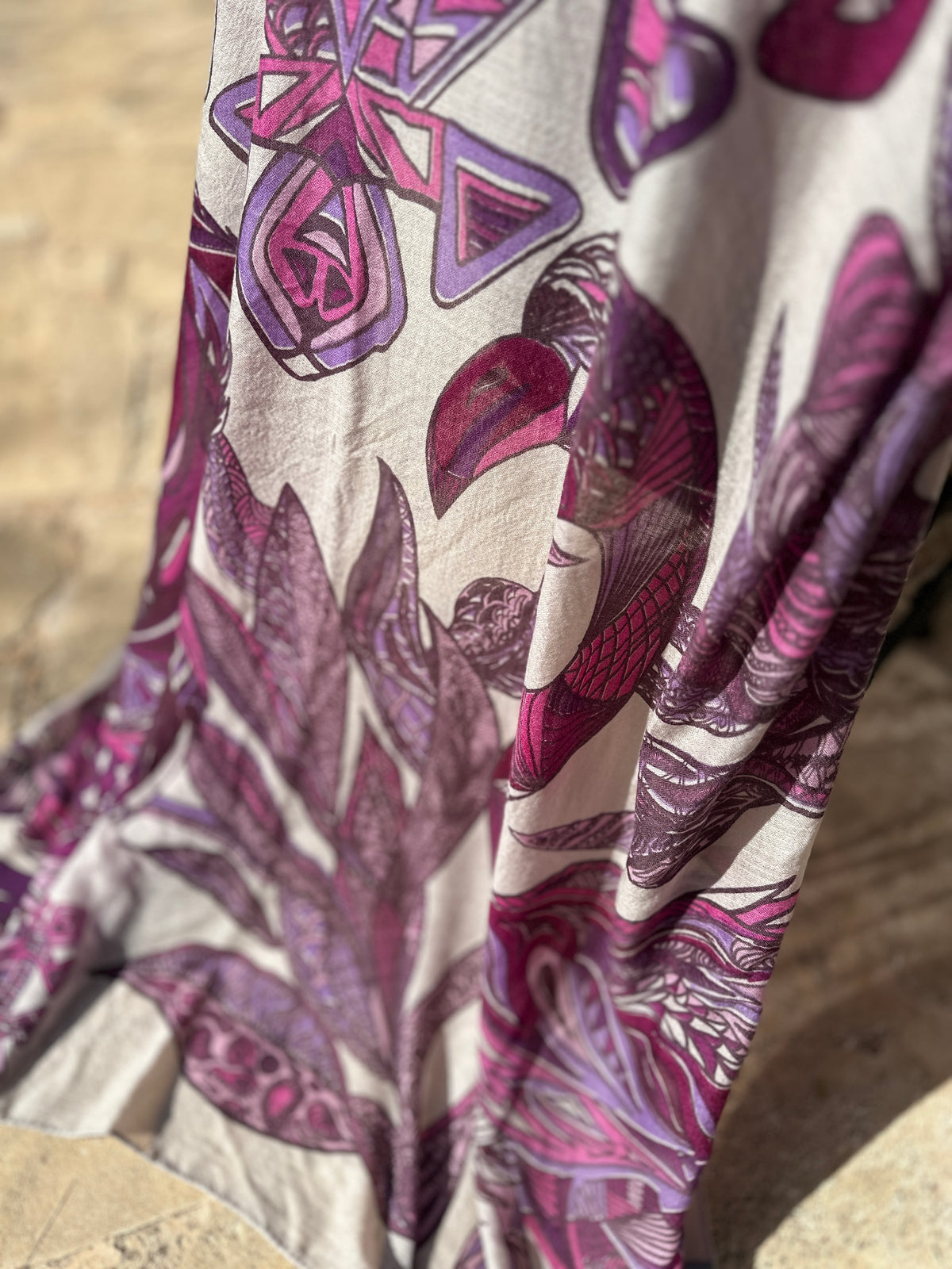 Kaschmir XL Schal „FLAMINGO GARDENS“ Limited Edition / Cashmere Beige & Plum & Berry tones