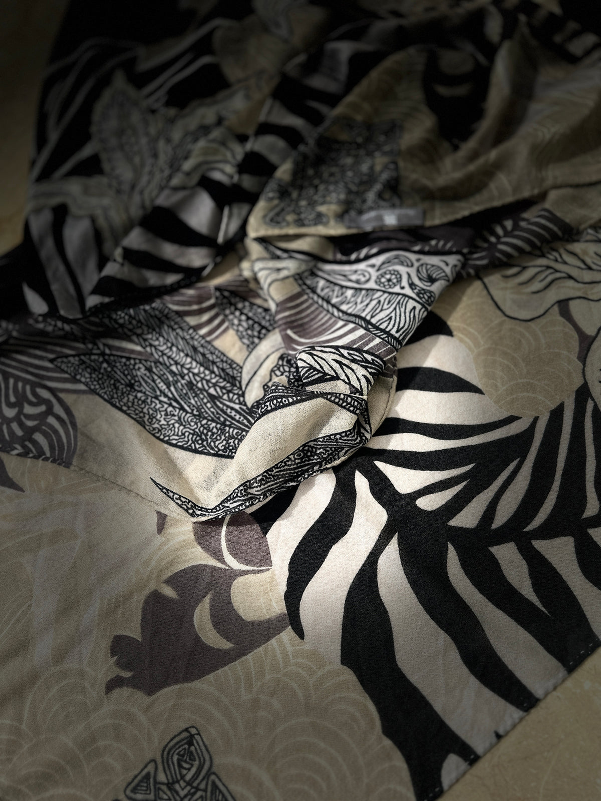WILD FAMILY BONDS - leichter Kaschmirschal - beige black & taupe - Limitiert auf 5 Stück
