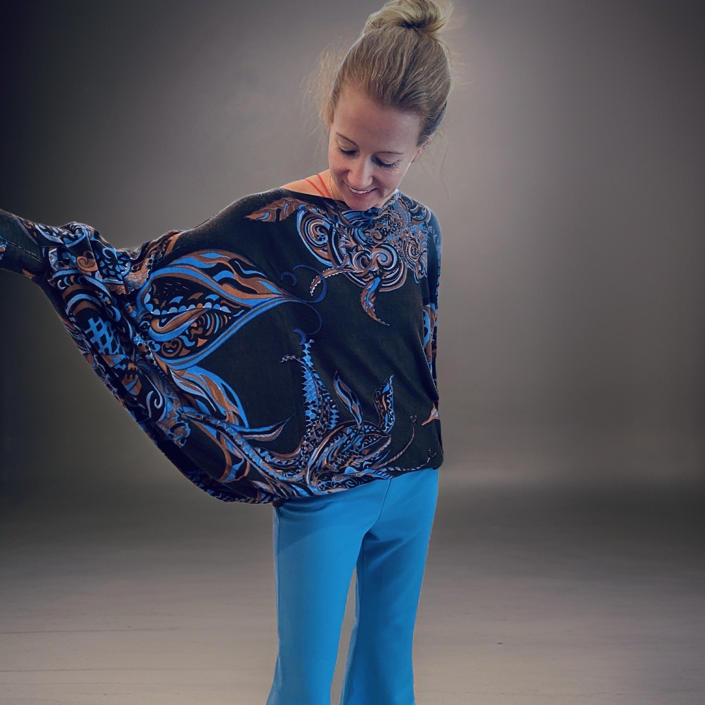 SOUL LEAVES Baby-Kaschmir Feinstrick Pullover mit Fledermaus-Ärmeln, braun & blau, limitiert # 3