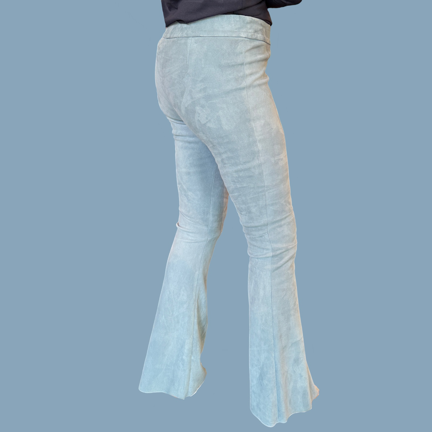 Lederhose mit Schlag aus Stretchlammleder, topaz blue, Maßkonfektion