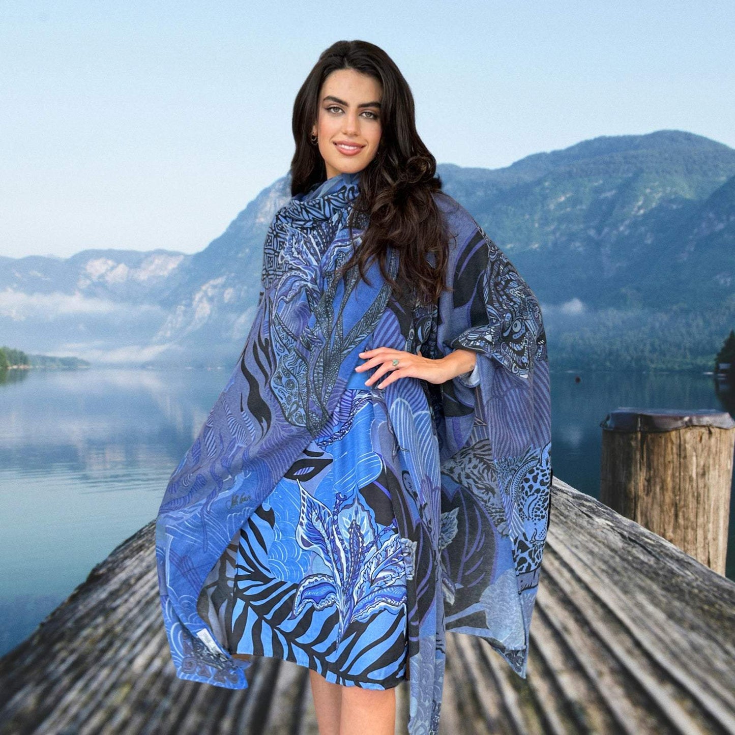 WILD FAMILY BONDS Kaschmir Cape/Stola, blue & black, Limited Edition #5