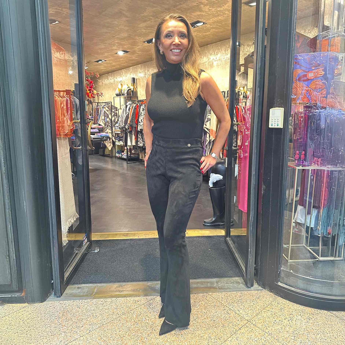 Lederhose mit Schlag aus Stretch Lammleder, schwarz, Maßkonfektion