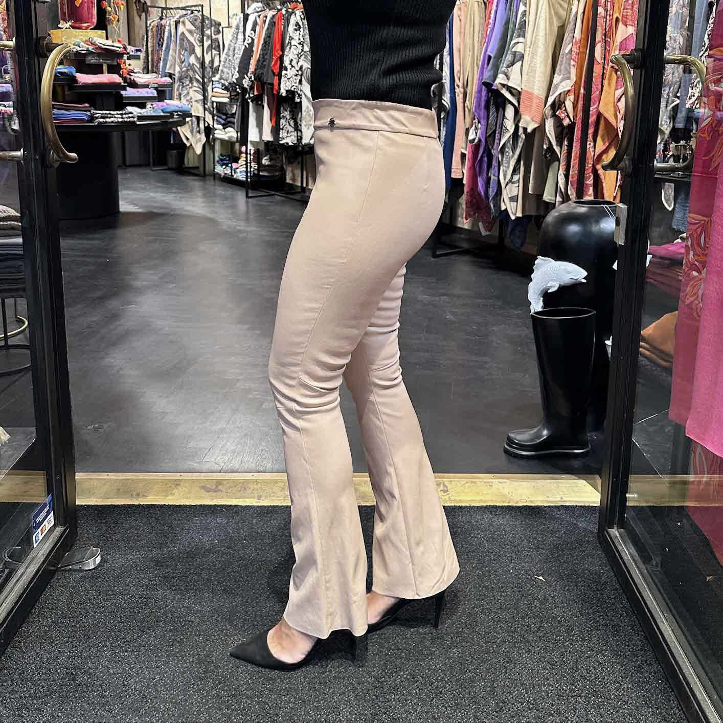 Lederhose mit Schlag aus Stretch Lammleder, beige, Maßkonfektion