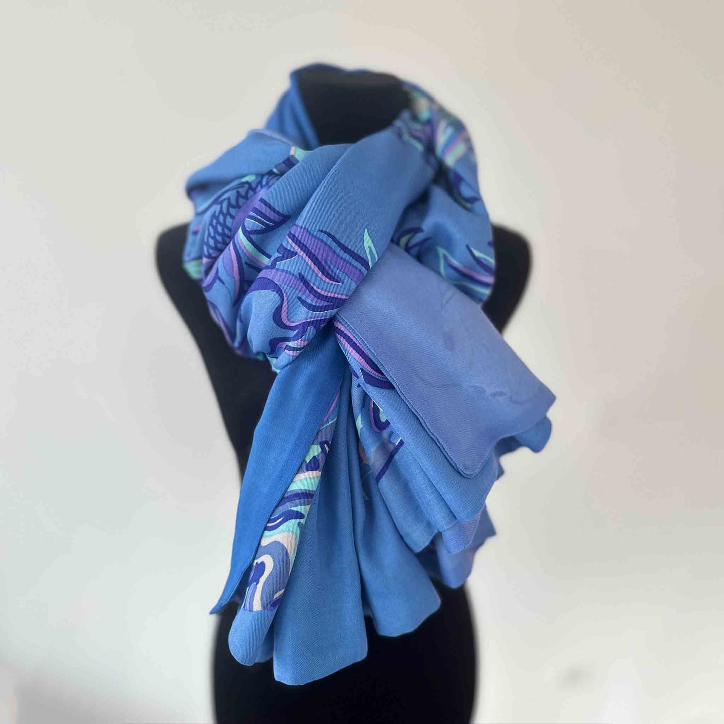 KOI Schal doubleface, auf Seide bedruckt, 100x200, Rückseite 100% Kaschmir in Blau&Türkis