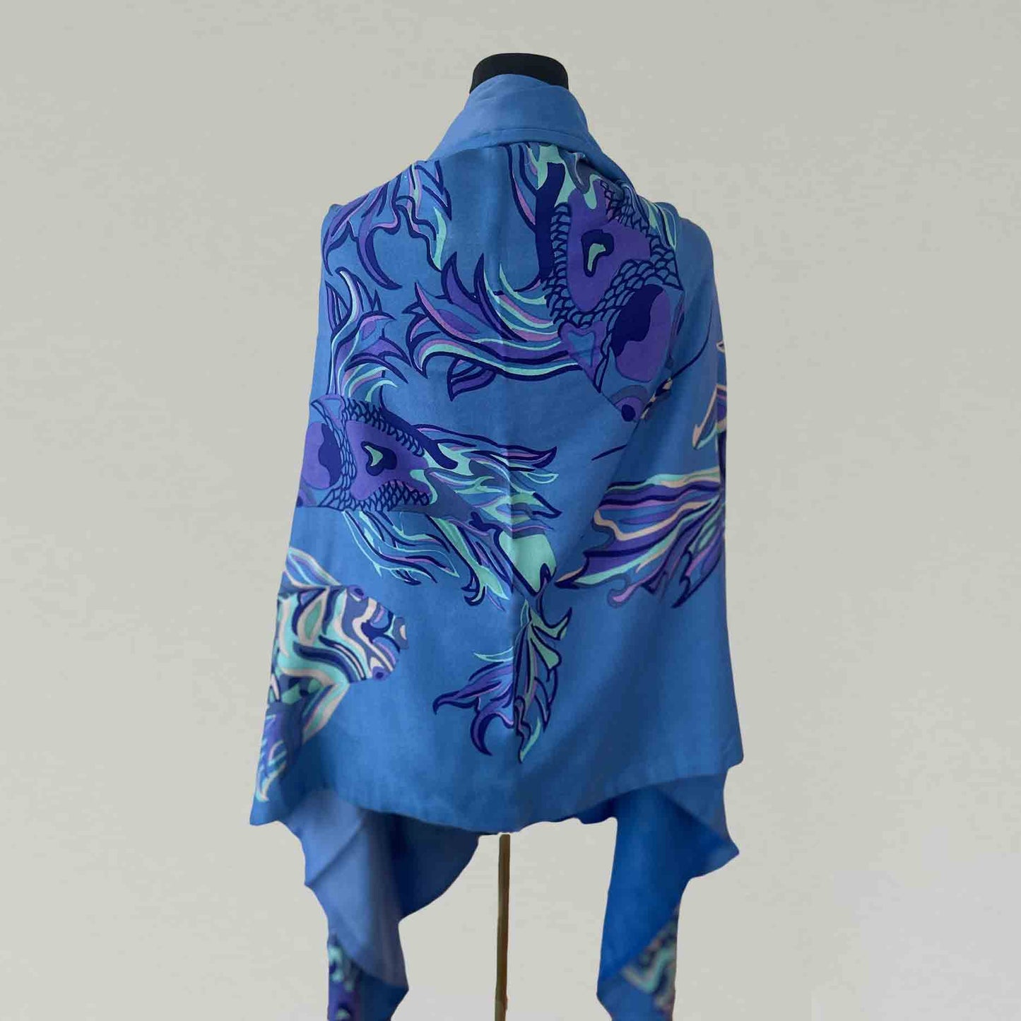 KOI Schal doubleface, auf Seide bedruckt, 100x200, Rückseite 100% Kaschmir in Blau&Türkis