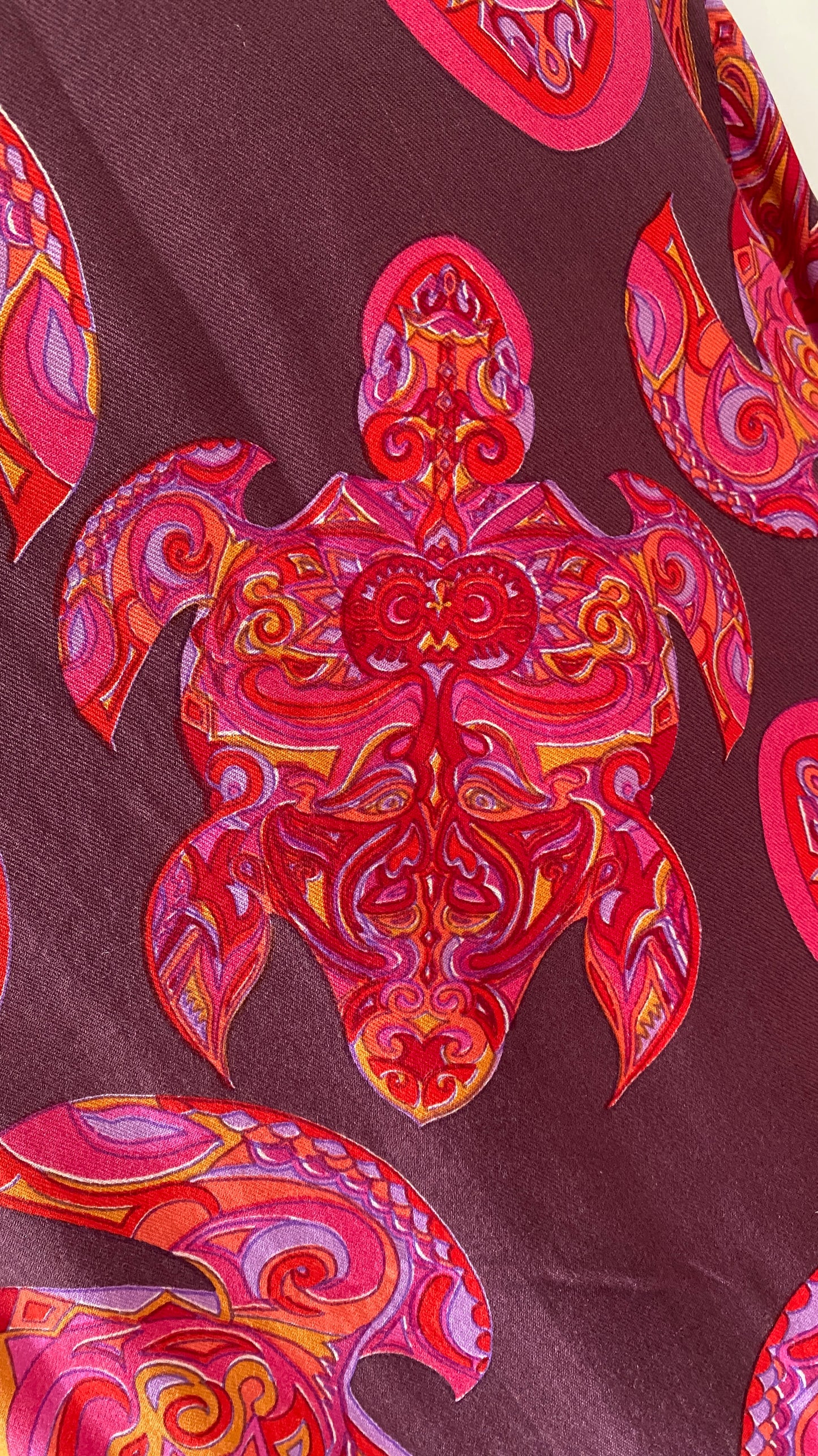 MAORI TURTLES Seiden-Hemdbluse, pink auf pflaume, limited