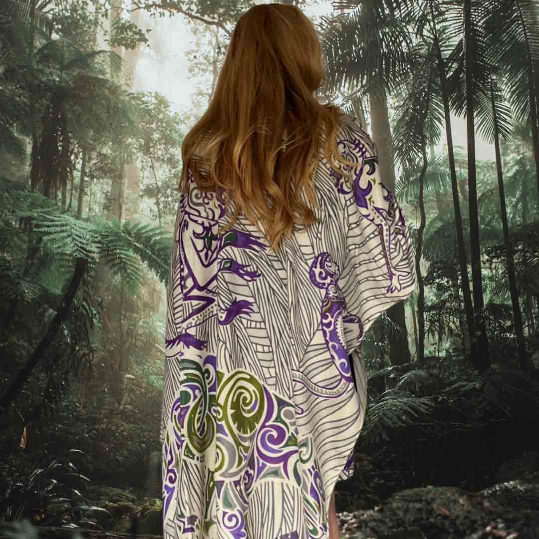 JUNGLE LOVE GREEN Kaschmir Cape/Stola, gruen & grau & creme, limited 2