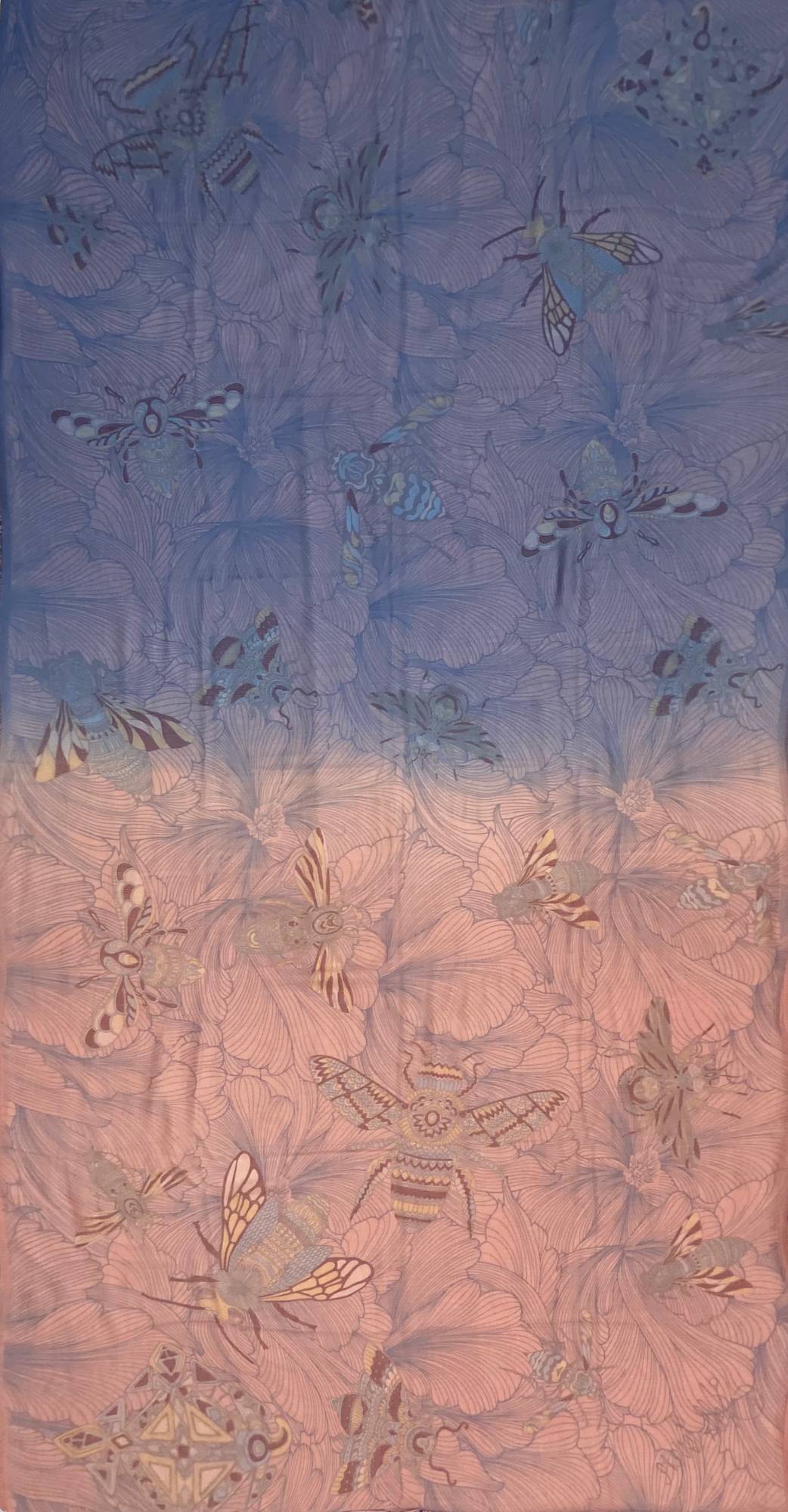 Scarf two-layer, doubleface printed on silk motif "JUST BEES" 100x200 back 100% cashmere color gradient pink-blue