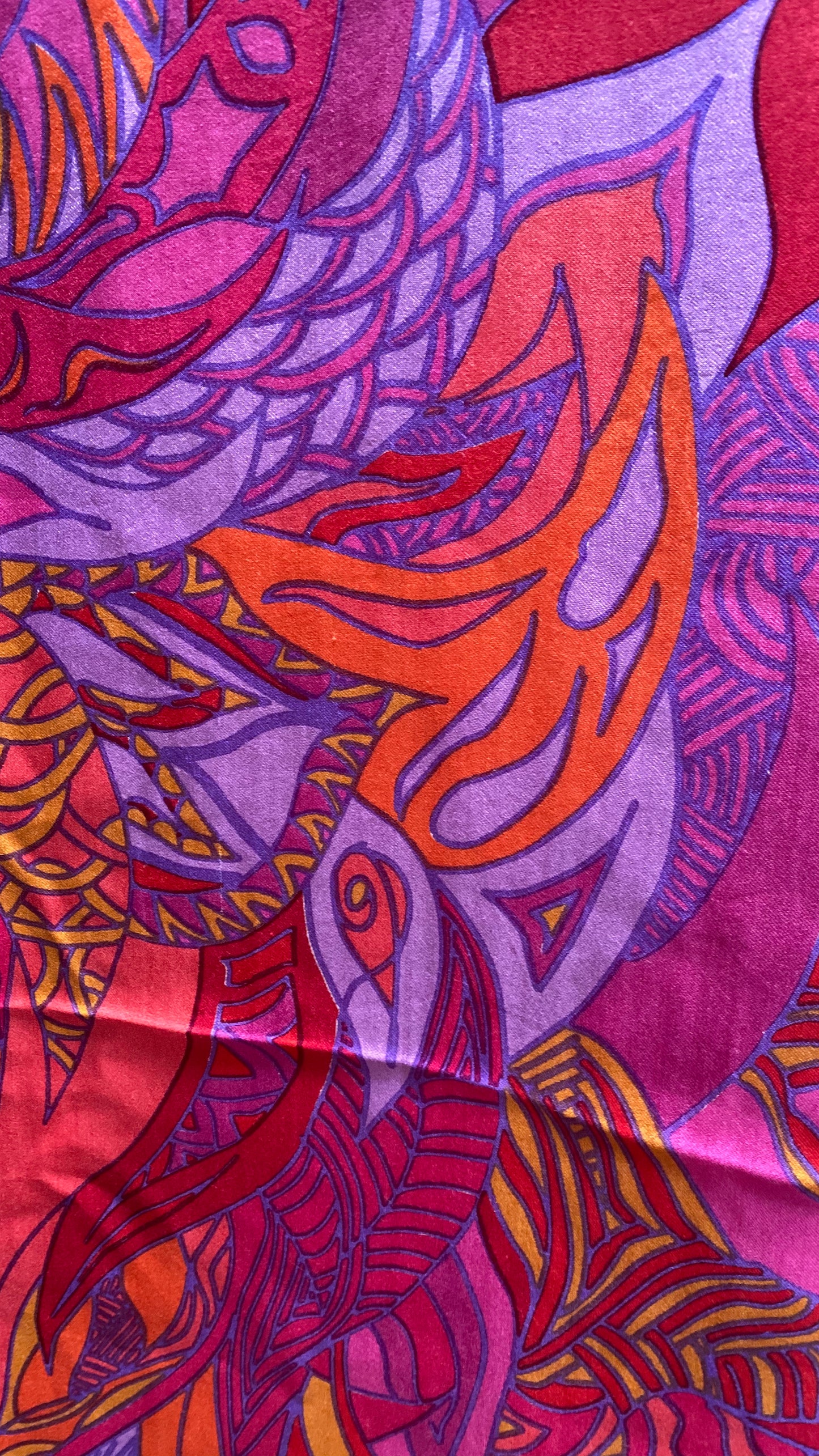 "WILD LIFE" Kaschmir/Seide Tuch 150x150  - 100% feinstes Kaschmir & Rückseite  hochwertige Twill Seide Limited Edition #3 von 3 - Handgefertigt - Doubleface - auf Seidentwill bedrucktes Motiv - Rot Orange Pink