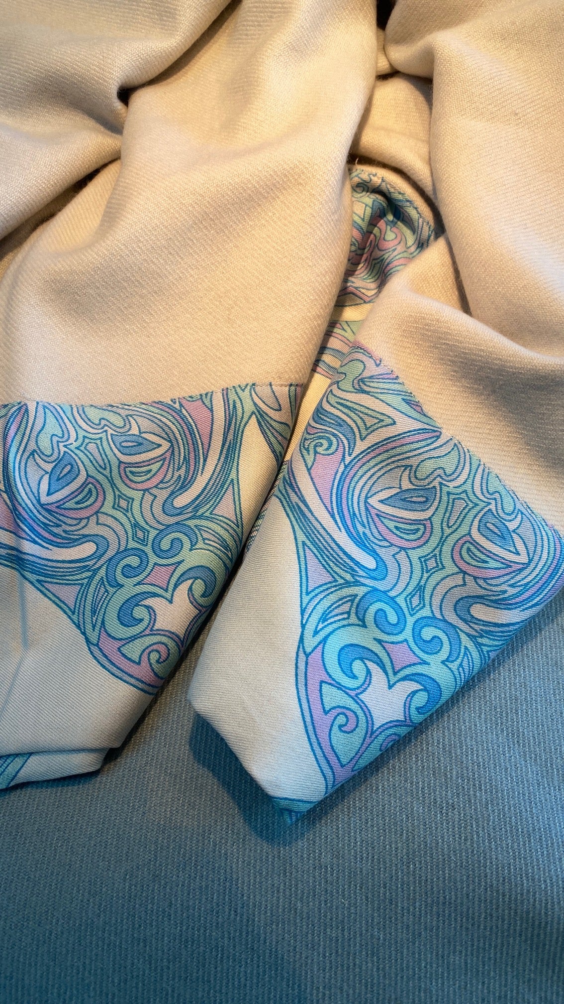 Plaid ESVARA TURTLES on silk, Twill weave Kaschmir, grau, 200 x 150 cm