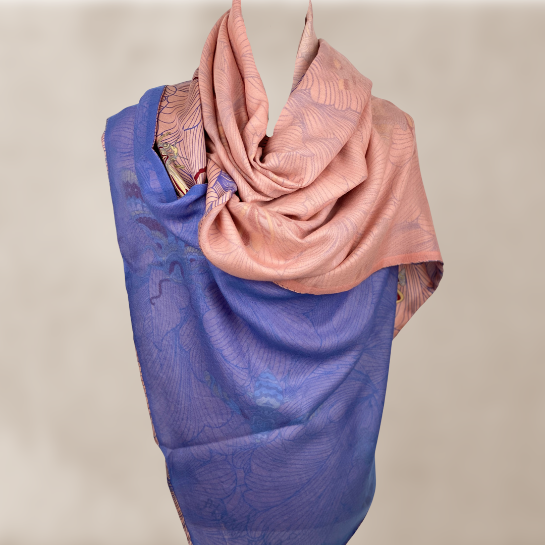 Schal zweilagig, doubleface auf Seide bedruckt Motiv "JUST BEES" 100x200 Rückseite 100% Kaschmir Farbverlauf Rosa-Blau
